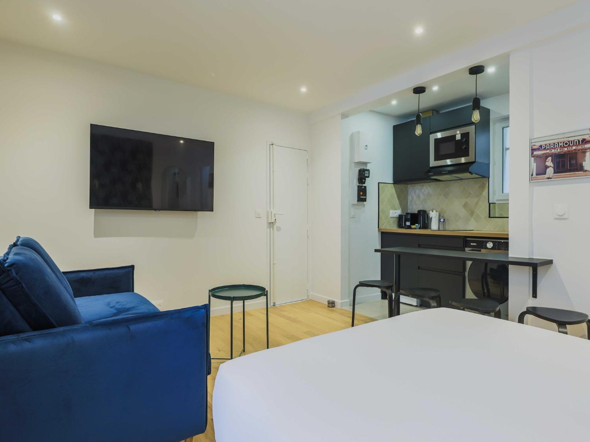 Modern - 4p- Sacre-c Ur Apartment